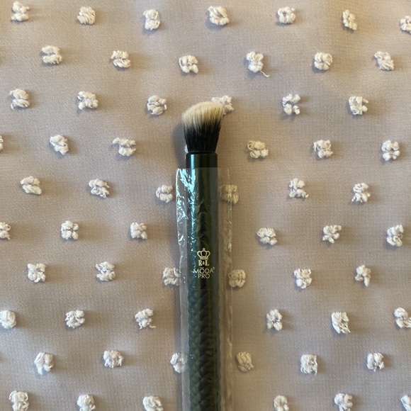 5/$46 or 3/$30 R&L Mōda Pro BMX-465 Precision Angle Brush - Picture 2 of 3